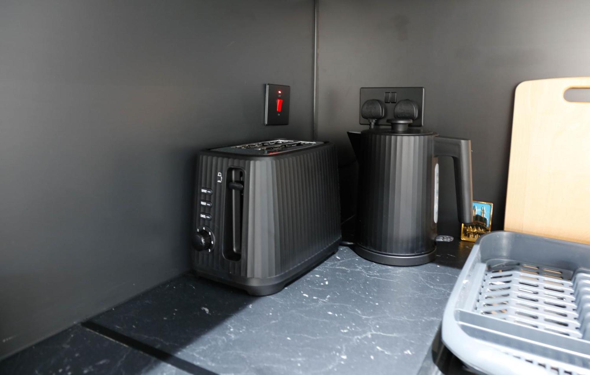 New Luxury Apartments In Central London Next To Shops, Cafes, Bars & Metro Eksteriør bilde